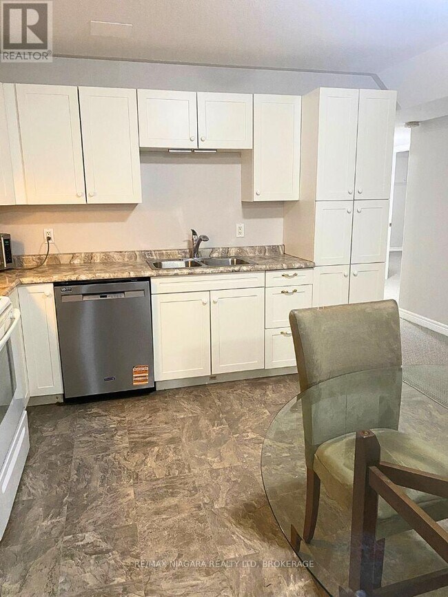 Building Photo - 355 Draper's St