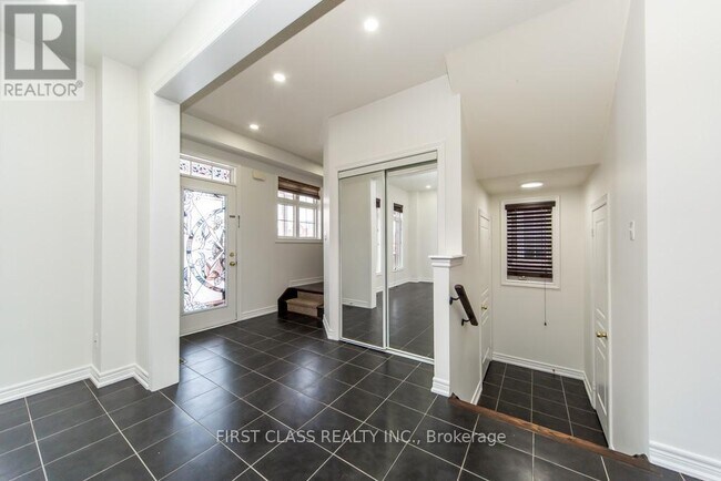 Building Photo - 5355 Tenth Line W