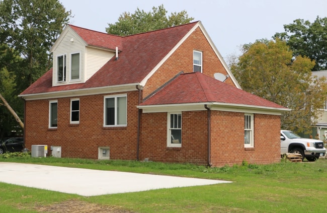 Building Photo - 1210 W 20th St
