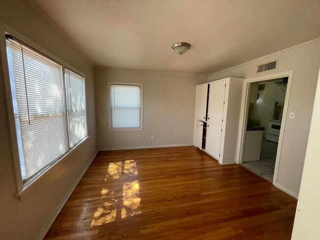Building Photo - Corner lot house with Large bedrooms