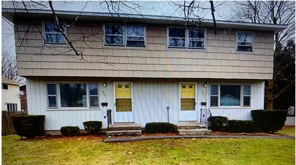 3 bdrm, 1 1/2 bath. use of back yard - 203 Riverdale Dr