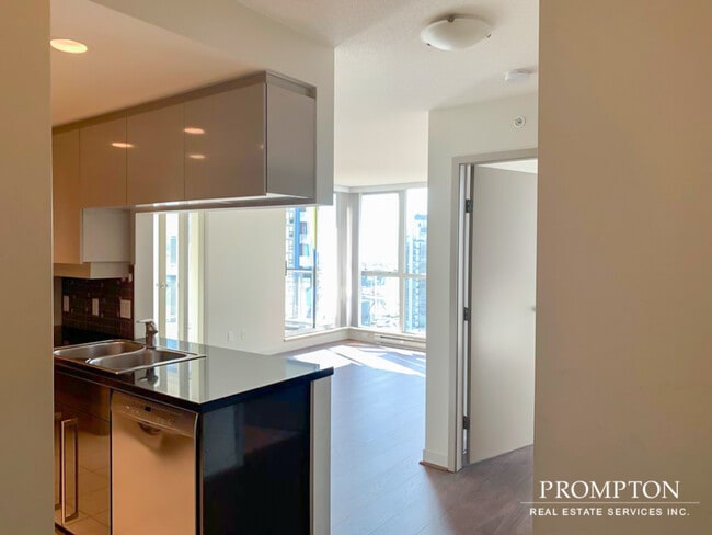 Building Photo - 1408 Strathmore Mews