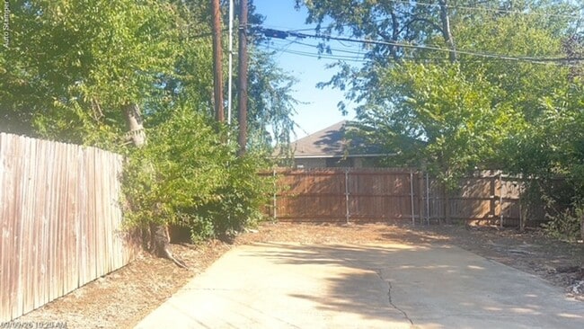 Photo - 207 Hosack St House