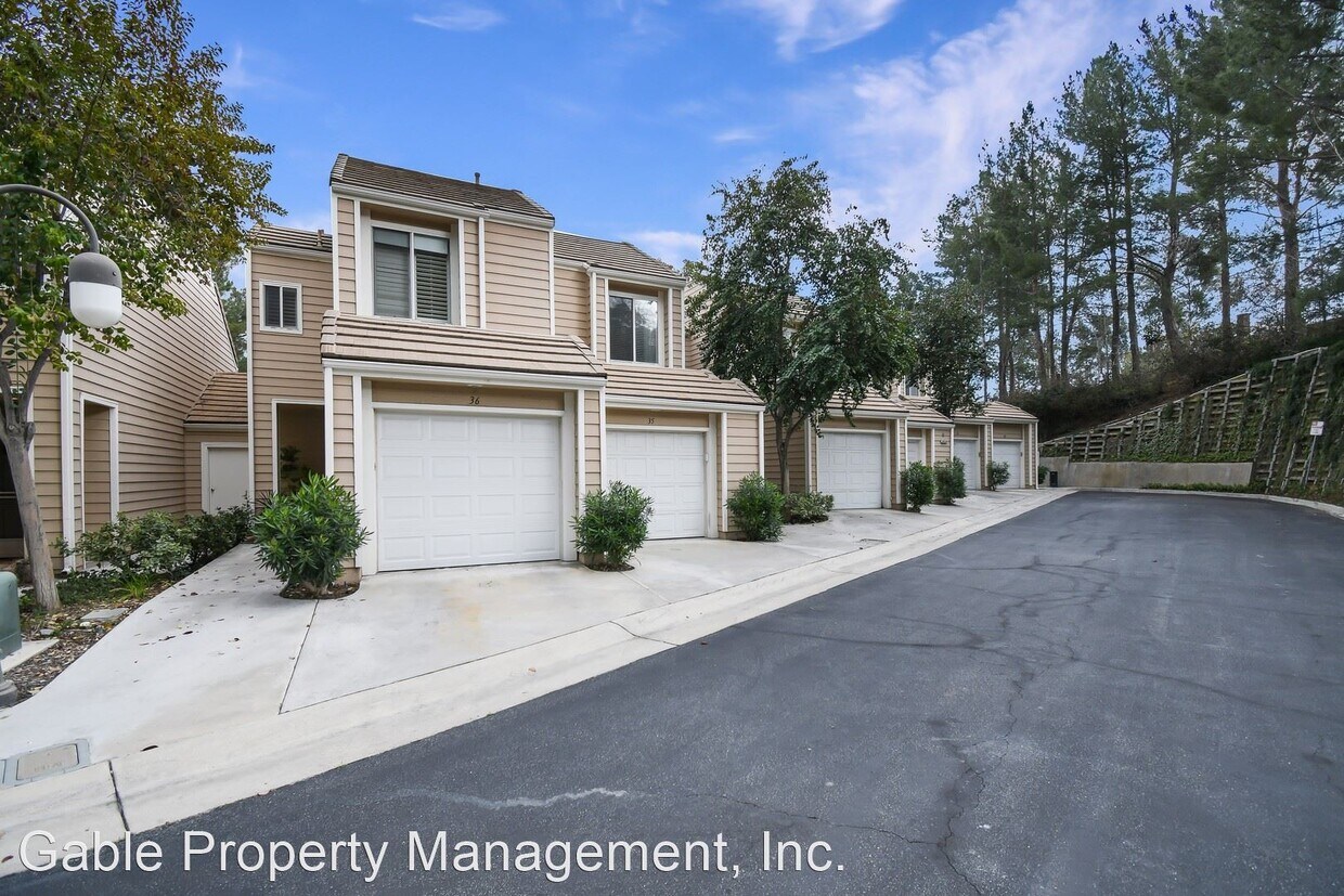 Foto principal - 2 br, 2.5 bath House - 24518 MCBEAN PKWY #35