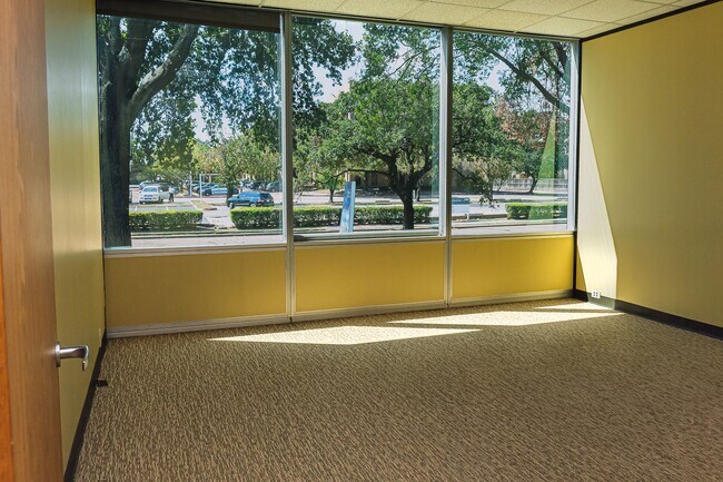 Photo - 2425 Fountain View Dr Apartment