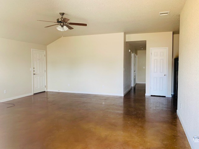 Building Photo - 100 Mountain Lion Rd