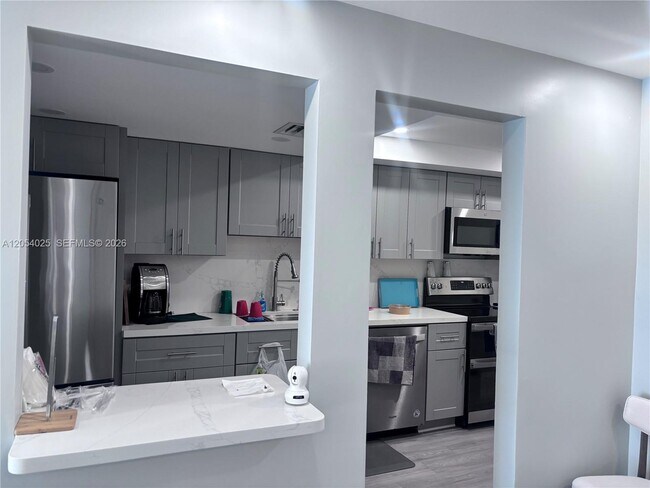 Building Photo - 18061 Biscayne Blvd
