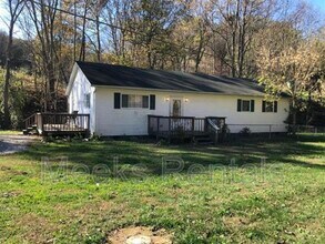 Building Photo - 714 Tackett Branch Rd