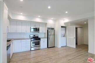 Building Photo - 744 Hartford Ave
