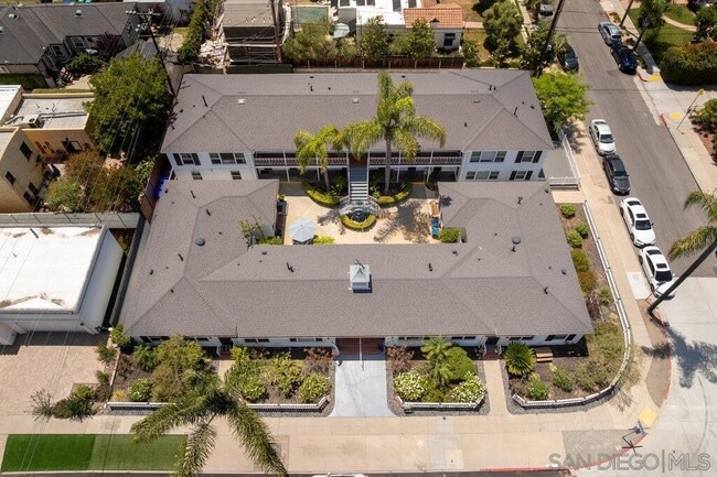 Foto del edificio - 5064 Marlborough Dr