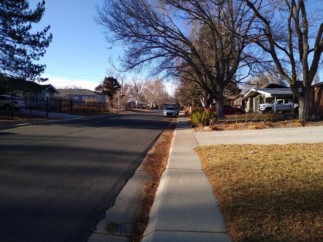 Foto del edificio - Virginia Village Home New Paint, Carpet, Blinds Backs up to Cherry Creek Trail