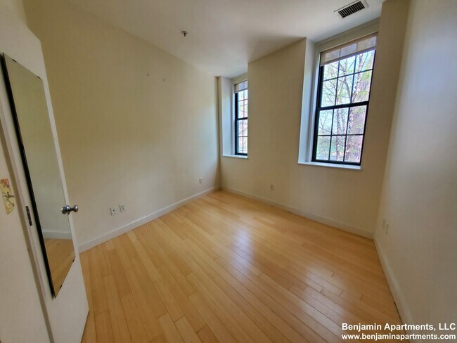 Building Photo - 490 Harrison Ave