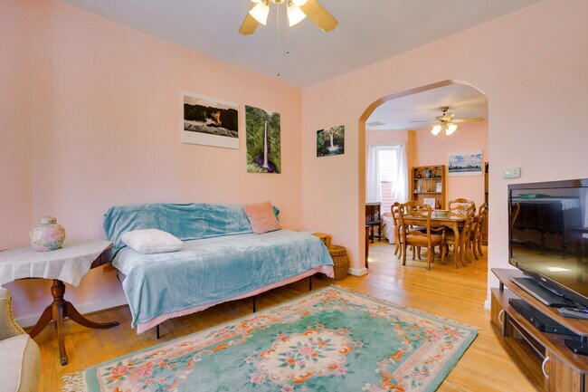 Foto del edificio - 1810 N Albany Ave