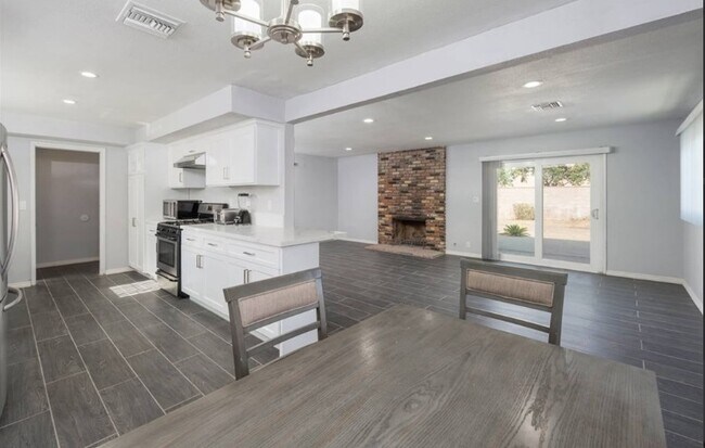 Building Photo - 1047 Blakely Ct