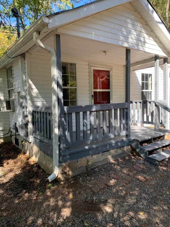 Building Photo - 1130 Old Charlotte Rd