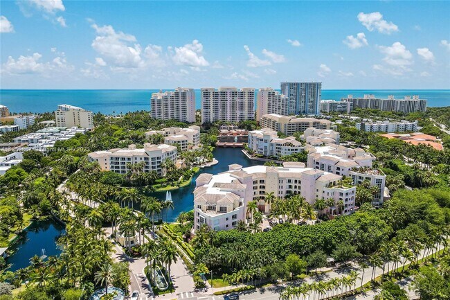 Foto del edificio - 765 Crandon Blvd