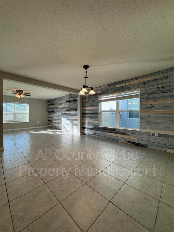 Building Photo - 288 Lake Lucerne Way