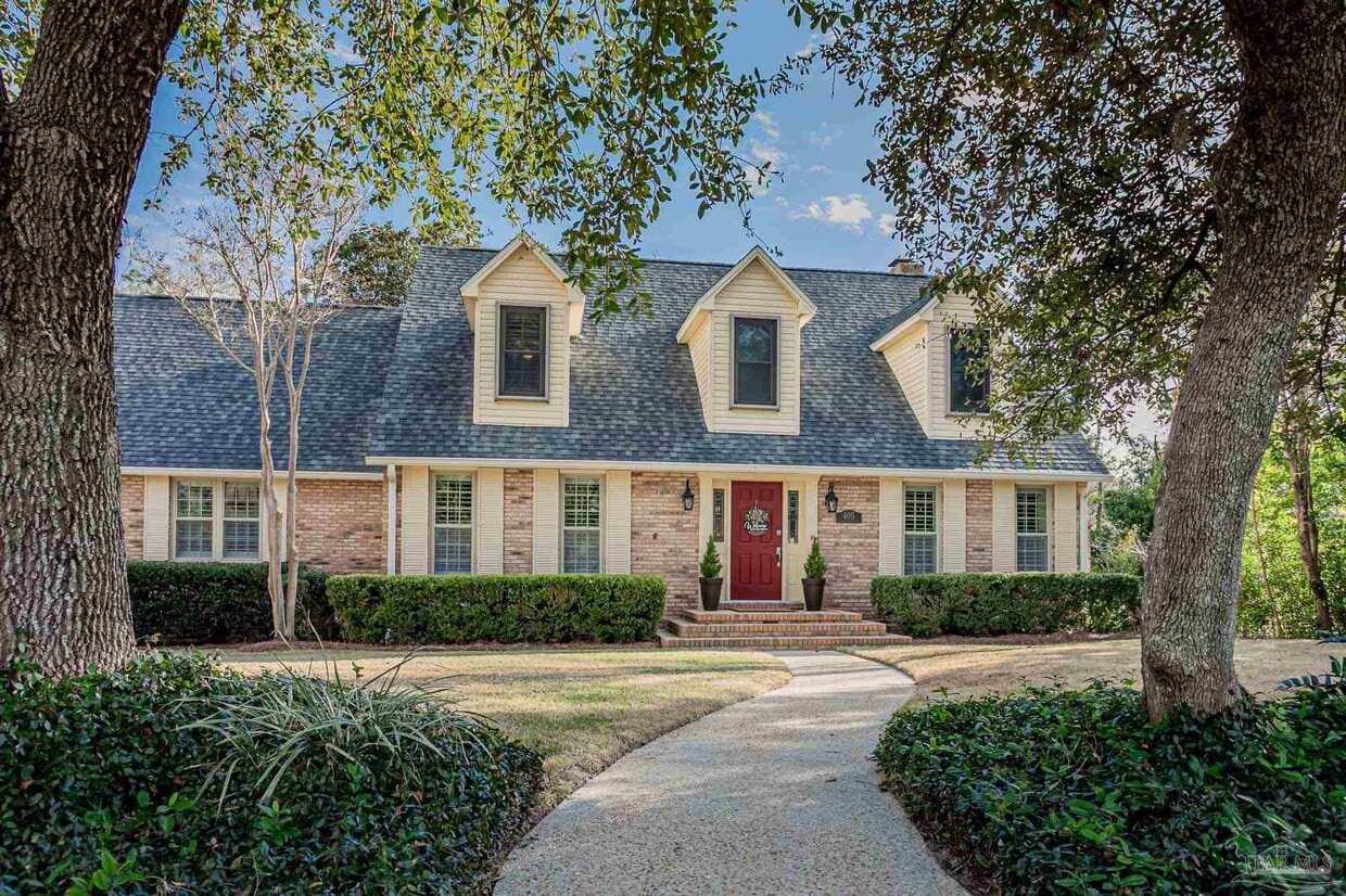 Primary Photo - 405 Canterbury Ln