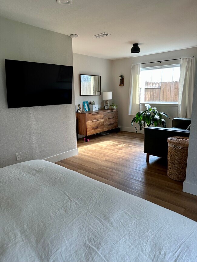 Foto del edificio - 7806 Woodcroft Dr