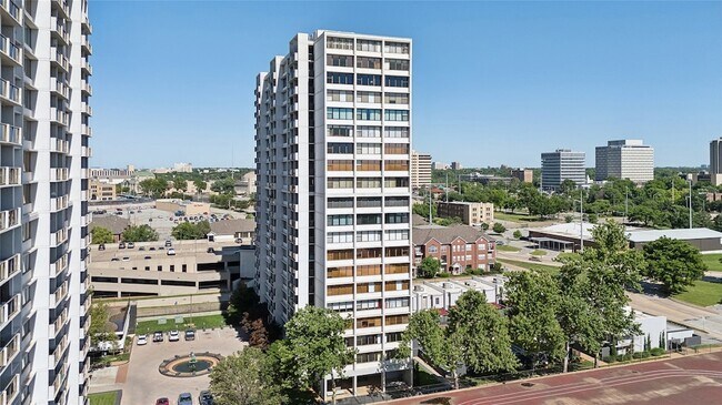 Foto del edificio - 410 W 7th St