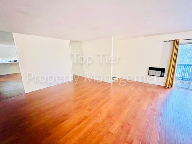 Foto del edificio - Very nice upper unit 2 Bd/1 Ba, 1039sf con...