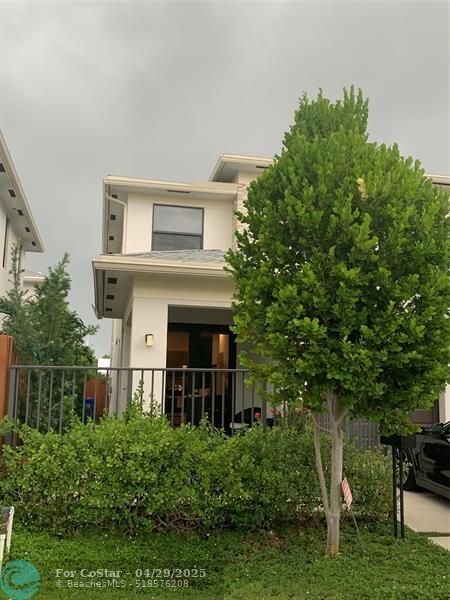 Foto principal - 1103 NE 3rd Ave