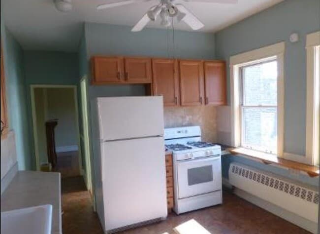 Building Photo - 1342 W Farwell Ave