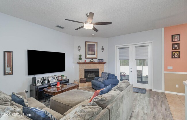 Foto del edificio - 724 Candlebark Dr