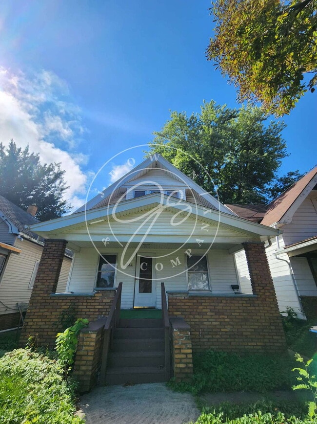 Building Photo - 264 E Lake St