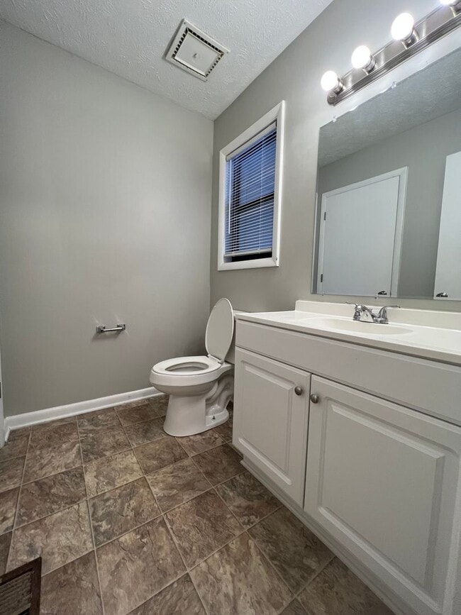 Building Photo - 1190 Wrenwood (Small Pet-Friendly) Availab...