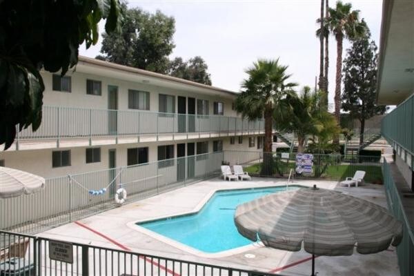 Tustin Lanai Apartments Ca Pool Area Tustin Lanai Apartments