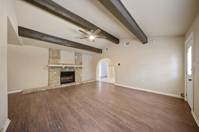 Building Photo - 2514 Woodbury Dr