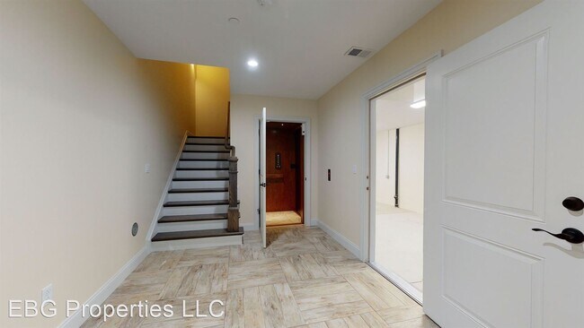 Building Photo - 4 br, 3.5 bath House - 250 B 42nd