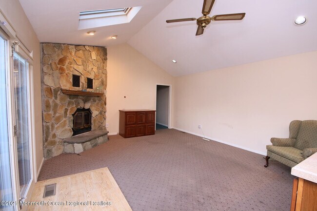 Foto del edificio - 24 Beacon Dr