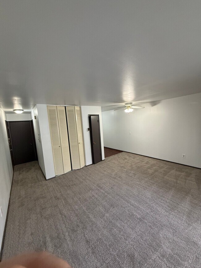 Foto del edificio - 2455 N Maryland Ave