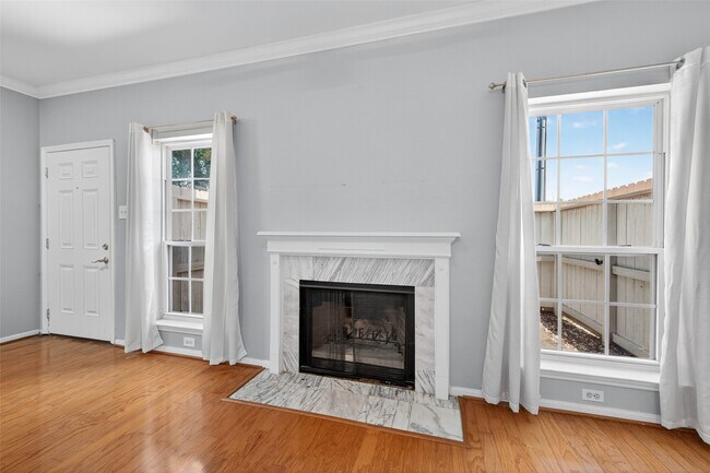 Foto del edificio - 3102 Holly Hall St