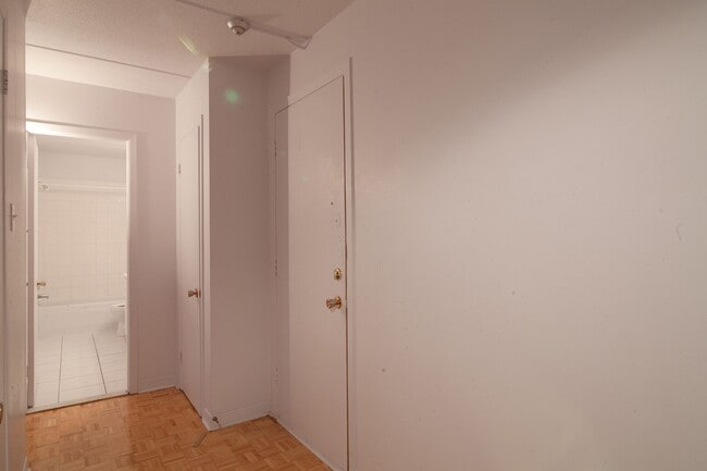 Building Photo - 705 Boulevard Churchill