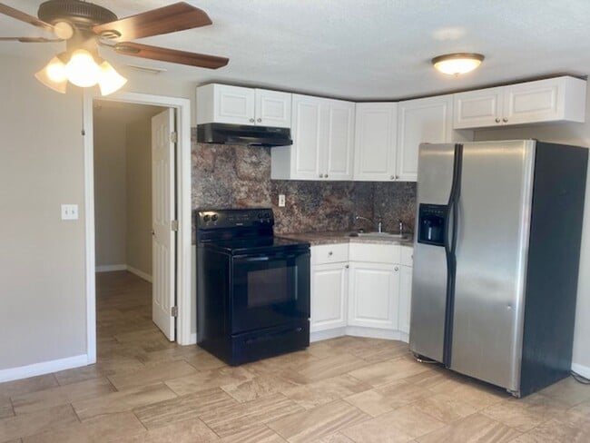 Building Photo - 1 bedroom, 1 bath apartment