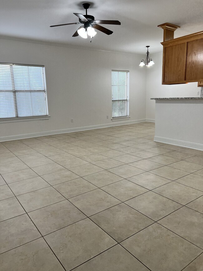 Building Photo - 838-E Meadow Bend Dr