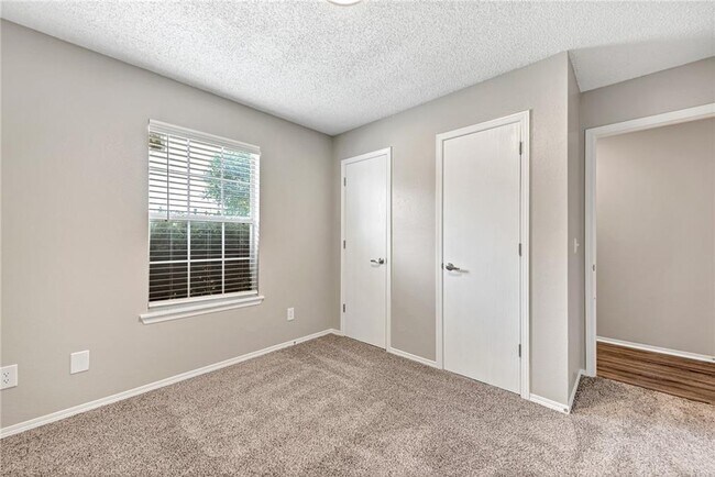 Foto del edificio - "Homey 3-Bed Townhouse on North Boxley Ave...
