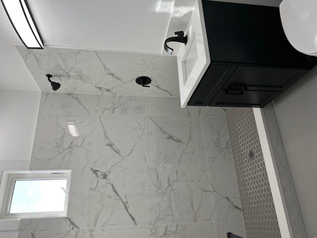 Foto del edificio - 2131 W Division St