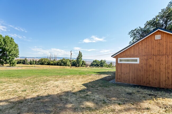 Building Photo - 810 Watt Canyon Rd