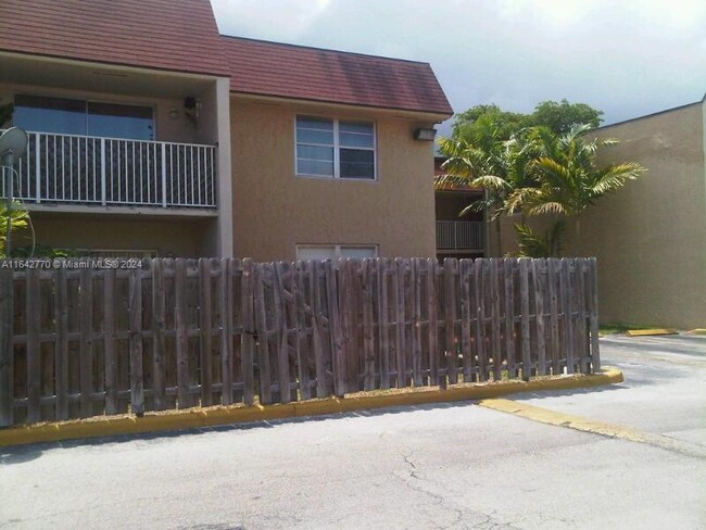 Foto del edificio - 9972 SW 88th St