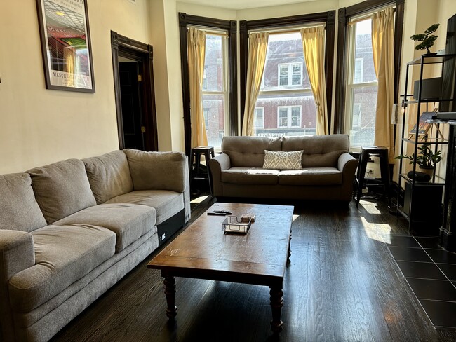 Main Living Room - 2465 N Lincoln Ave