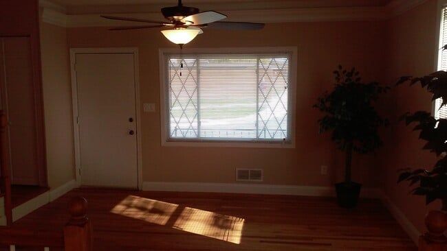 Foto del edificio - $2,250 / 3br - 1600ft2 - Recently Renovated Single Family Home   ** BALTIMORE COUNTY **