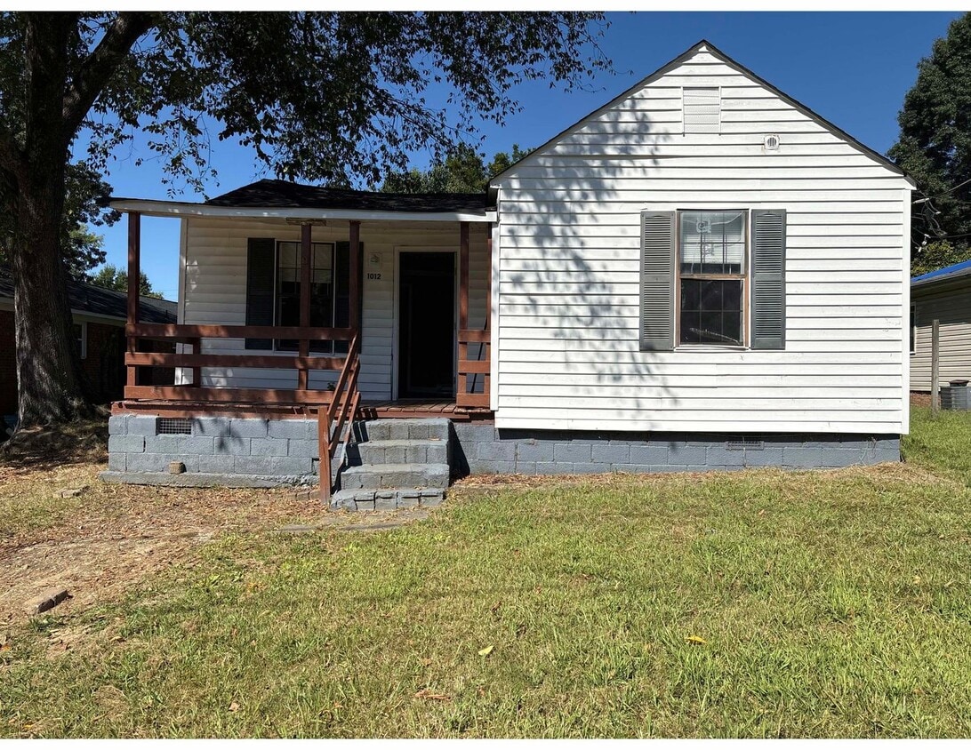 Foto principal - 2 Bedroom 1 Bath Home Available in High Po...