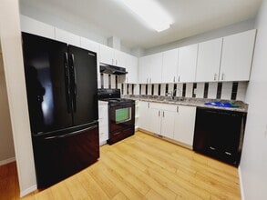 Building Photo - 611 Willow Ct NW