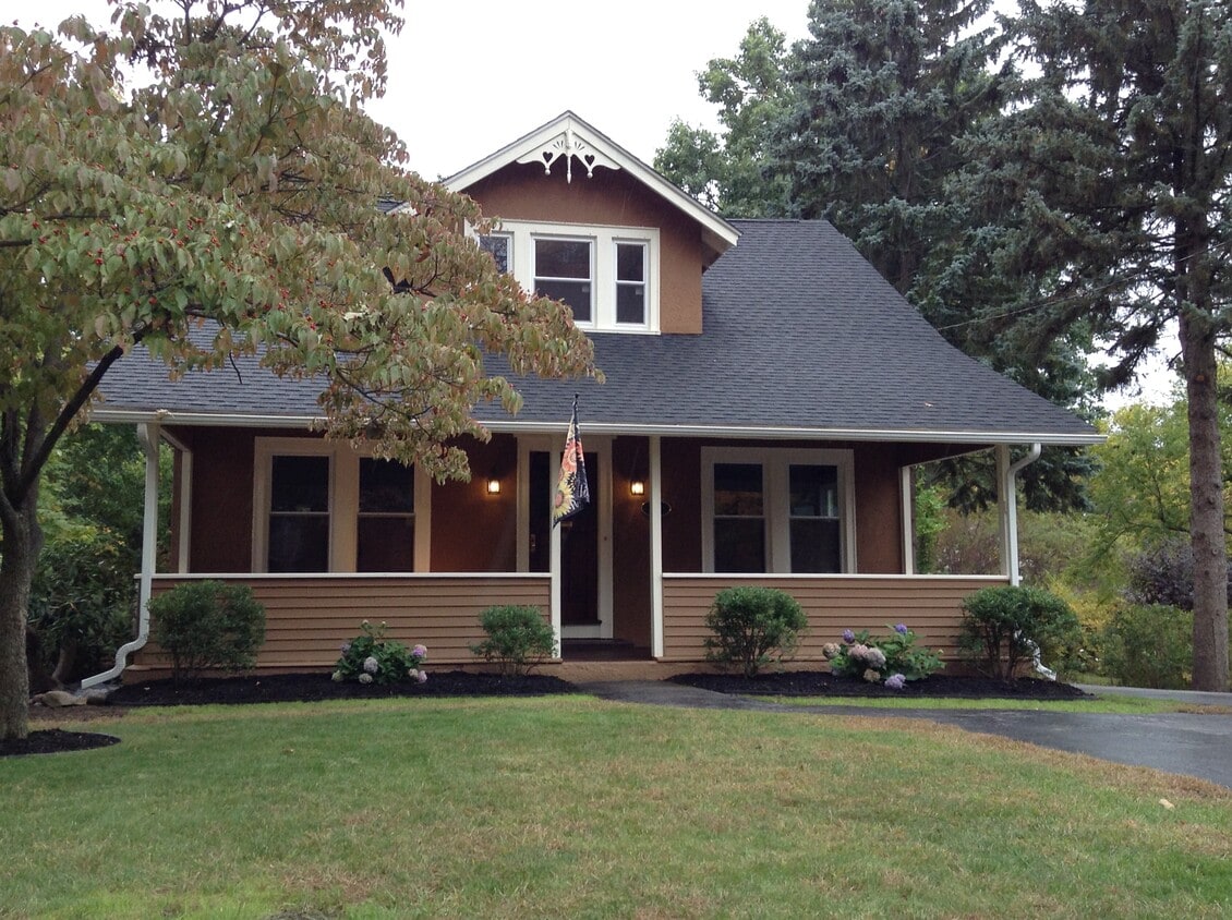 front porch - 25 Mapleshade Ave