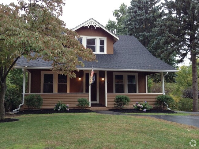 Building Photo - 25 Mapleshade Ave