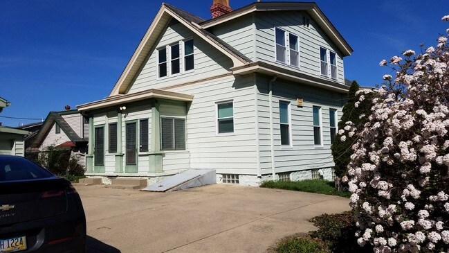 Building Photo - 1703 1st Ave